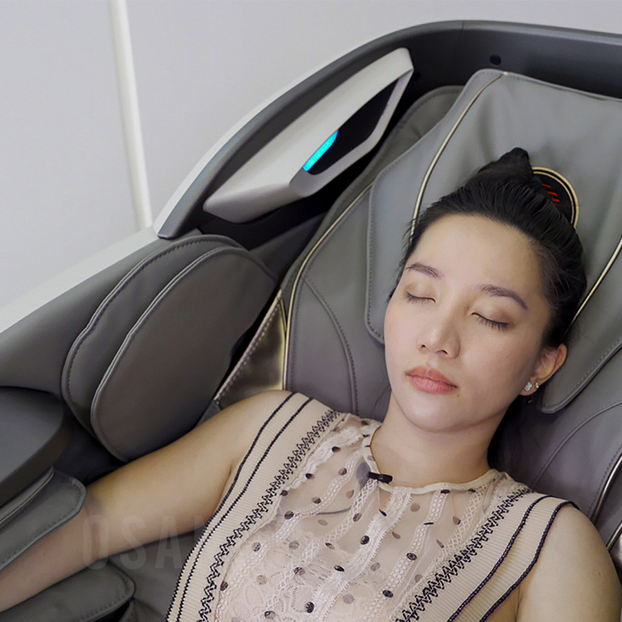 z2862347757668_3227d6fb4e50694e2b6d618aff52cbf0 Lê Dương Bảo Lâm mua ghế massage tặng vợ