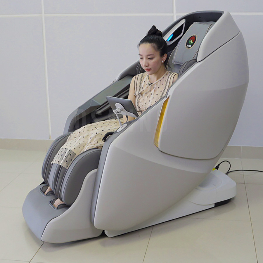 z2862347765979_28149510cf51434d1e6f4e14043b2141 Vợ Lê Dương Bảo Lâm trai nghiệm ghế massage Osanno