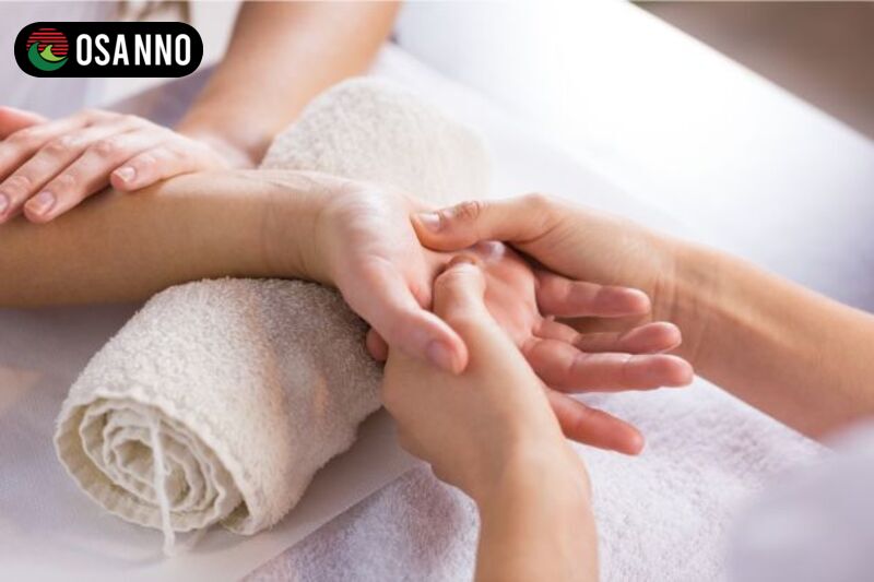 Điểm khác biệt giữa ghế massage và massage tay