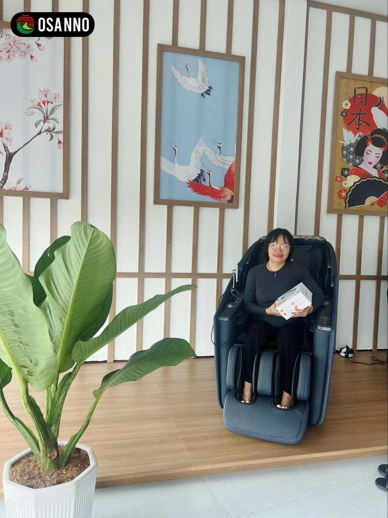 Ghế massage 4D hoặc 6D giúp dân văn phòng giảm đau mỏi cổ vai gáy và thư giãn hiệu quả