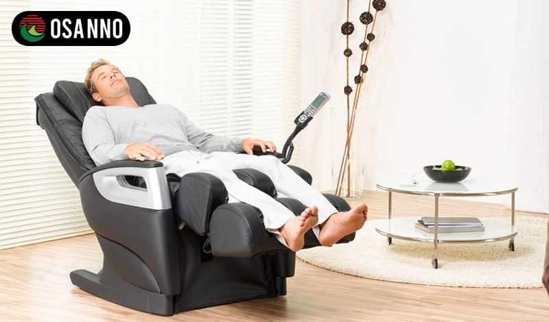 Khách hàng nên ngồi ghế massage mỗi ngày