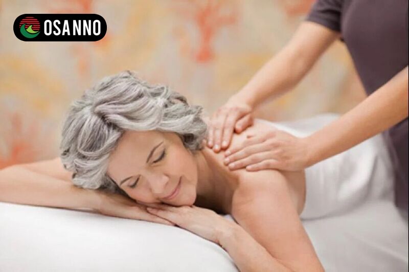 Lưu ý khi massage lưng cho người lớn tuổi