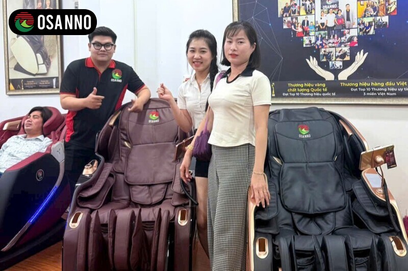 Massage giúp kích hoạt hormone serotonin và endorphin, mang lại cảm giác thư thái, vui vẻ