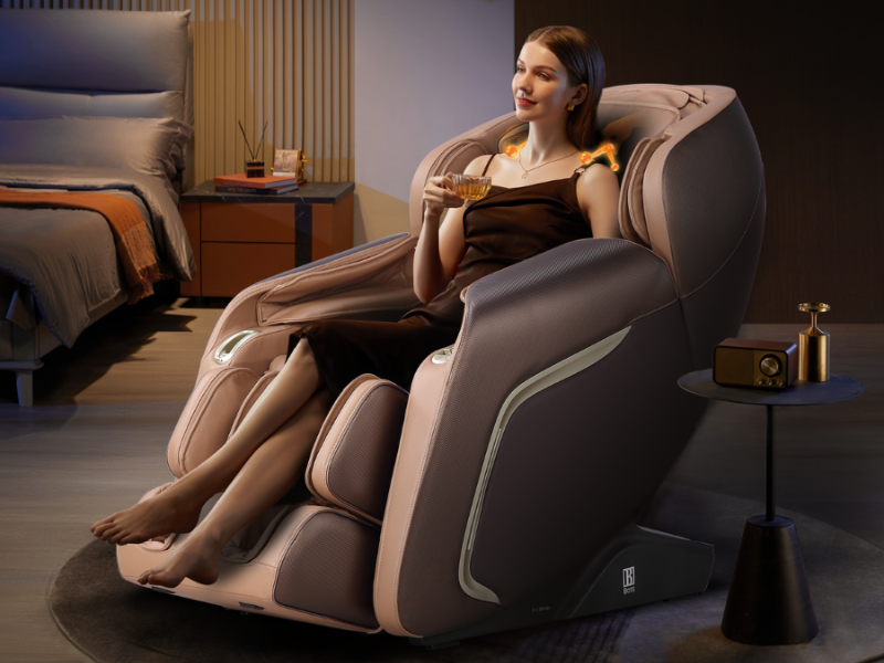 Ghế massage giúp giãn cơ, giảm áp lực cột sống và thư giãn lưng dưới hiệu quả cho phụ nữ.