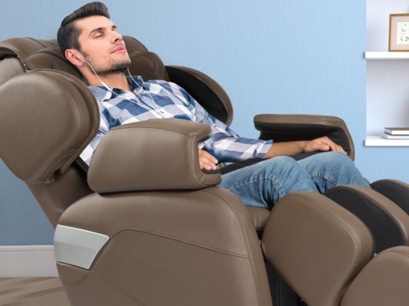 Thư giãn với ghế massage giúp xua tan áp lực và lấy lại năng lượng