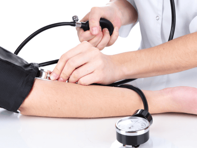 Chẩn đoán hạ huyết áp tư thế đo huyết áp