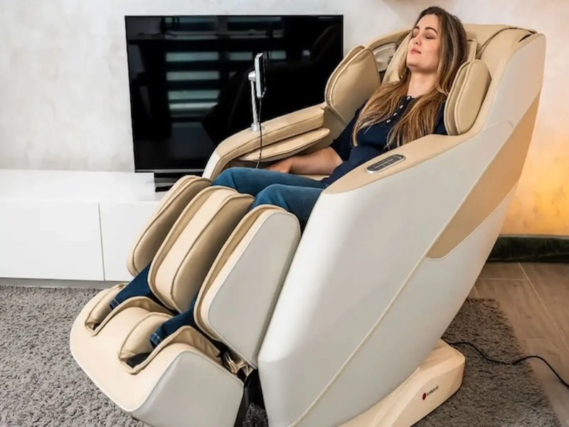 Nghỉ ngơi 15 phút với ghế massage giúp dân văn phòng giảm đau mỏi và lấy lại năng lượng làm việc