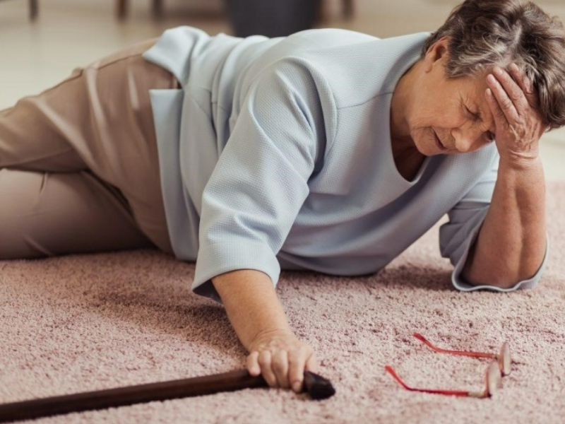 Hạ huyết áp tư thế đứng nguy hiểm cho người cao tuổi