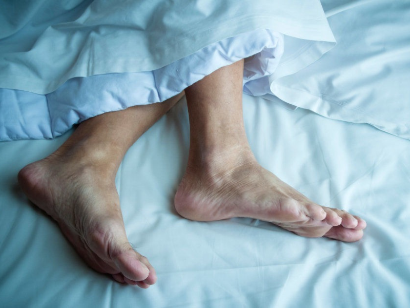 Người cao tuổi dễ bị chuột rút vào ban đêm