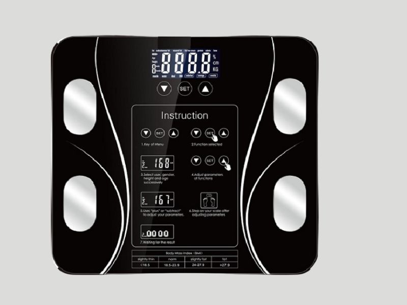 Cân sức khỏe thông minh theo dõi chỉ số cơ thể người cao tuổi