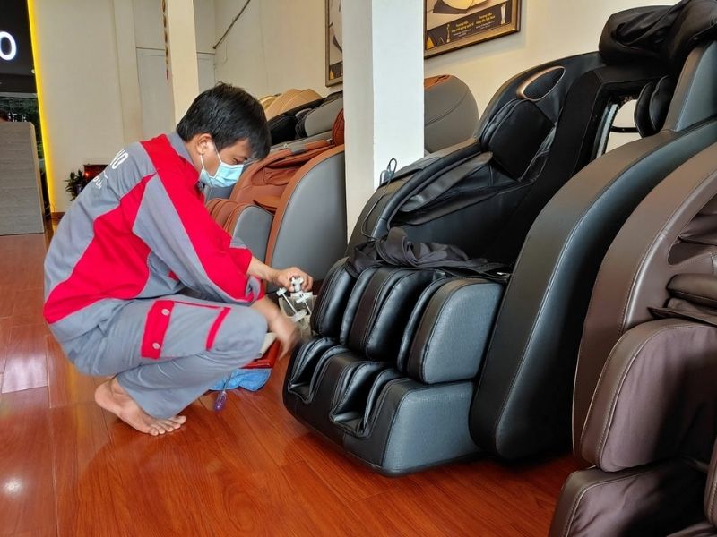 Dấu hiệu cần gọi kỹ thuật viên khi ghế massage không ngả được