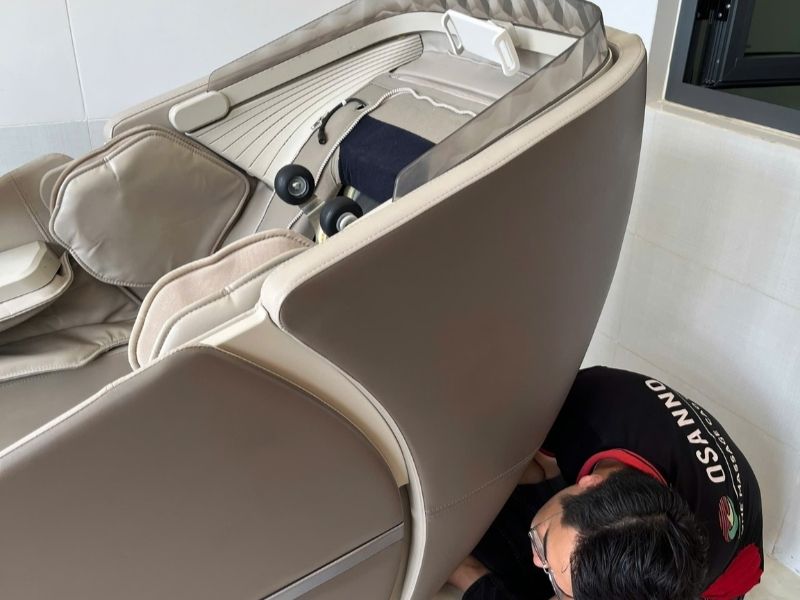 Ghế massage phát ra tiếng kêu két két khi hoạt động do lỗi cơ khí và cách xử lý an toàn