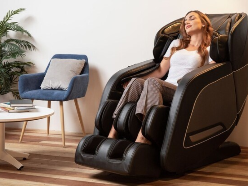 Ghế massage xung điện giúp tăng tuần hoàn máu, giảm căng cơ và phục hồi cơ bắp