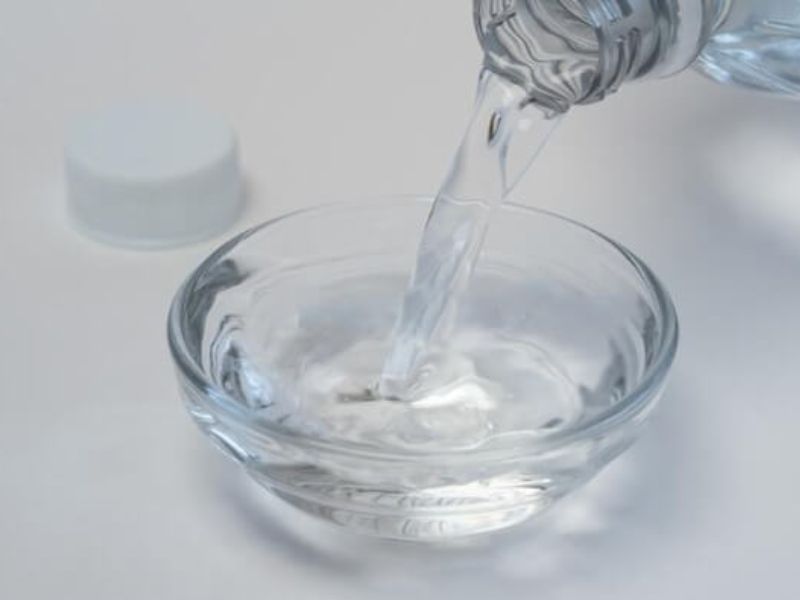 Giấm trắng khử mùi hôi và vi khuẩn trên ghế massage