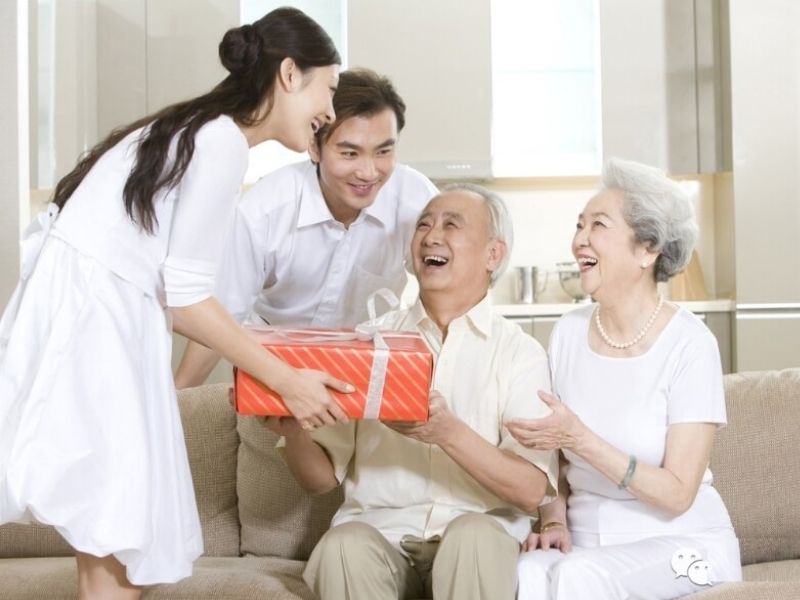 Top các món quà Tết chăm sóc sức khỏe tặng cho ông bà được ưu chuộng