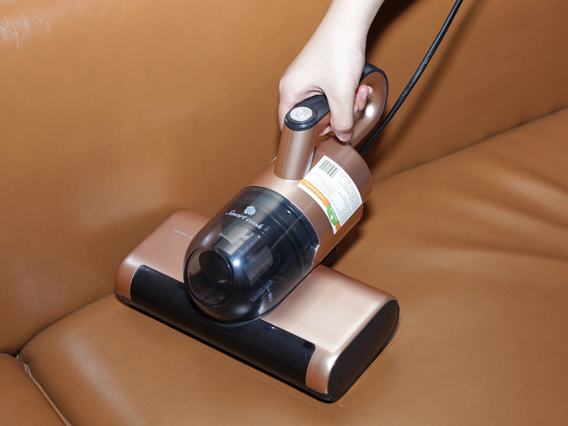 Lau và làm khô ghế massage đều đặn để da mềm mại, không bị bong tróc